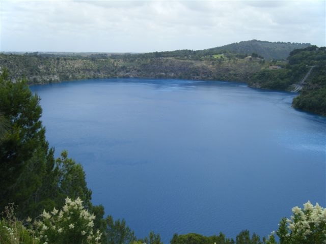 der "Blue Lake" bei Mount Gambier<br>