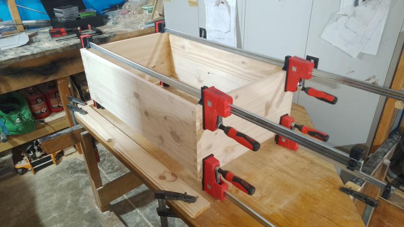 The drawers are made from the same floor boards. Those dove tails <br>are plenty of work but why should we save now?