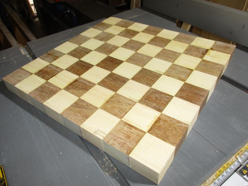 I started with the chess board. I used Baltic pine and Merbau for it. Unfortunately it was too humid in my workshop at the time, so I had to wait for the summer to come