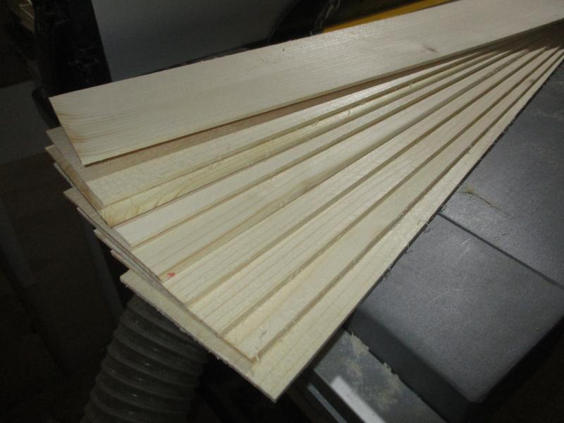 Proceeding with the table frame in the mean time; the table frame will be round, so I cut 2mm pine sheets for it