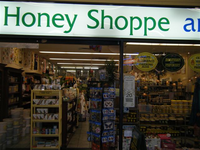 Komischerweise wird hier Honig und Seife zusammen verkauft.